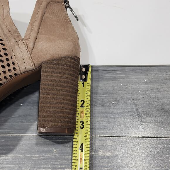 Vince Camuto Katnina Bootie Perforated Leather Open Toe Size 7.5 M Taupe - Picture 14 of 14